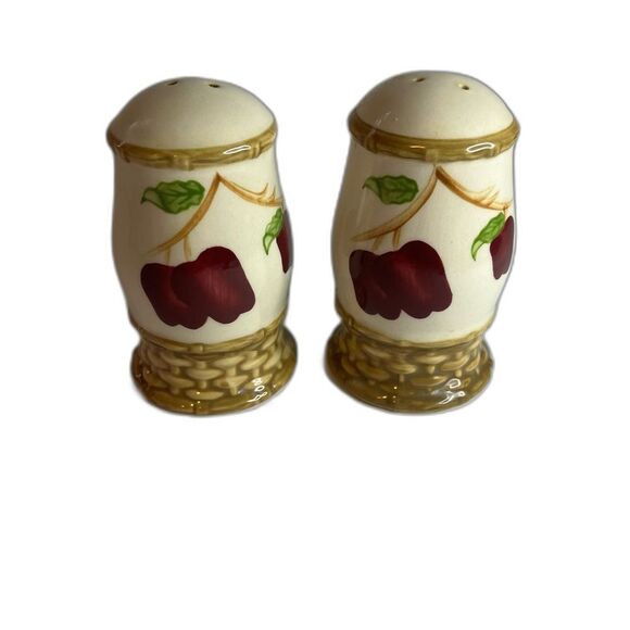 Vintage Ceramic Basket with Apple Design Salt and Pepper Shakers - Picture 1 of 6